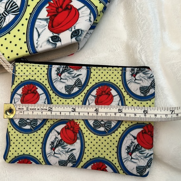 🎉HP🎉Fancy Cat Printed Tote with Matching Wristlet - Picture 10 of 14